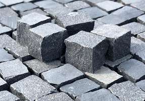 Гранитный камень